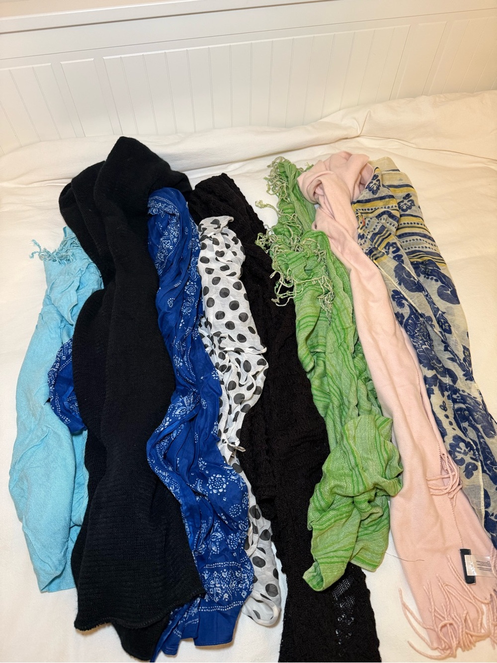 Assorted patterned scarves - Picture 2 of 2